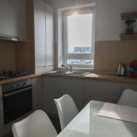 Delulu Homes Coresi Apartamento