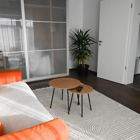 Delulu Homes Coresi Apartamento
