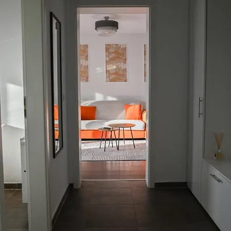 Delulu Homes Coresi Apartament *