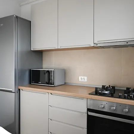 Delulu Homes Coresi Apartment