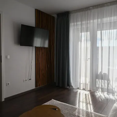 Delulu Homes Coresi Апартаменты