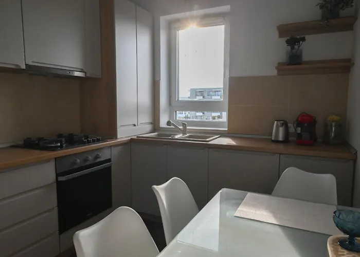 Delulu Homes Coresi Apartament