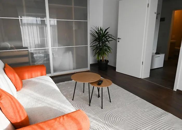 Delulu Homes Coresi Апартаменты