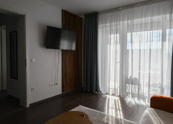 Delulu Homes Coresi Апартаменты